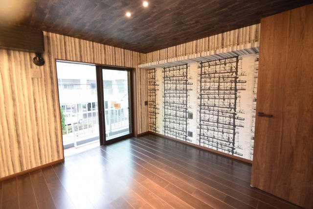 行徳マンションの居間・リビング|使いやすい8帖の洋室