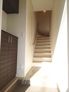 広島市安佐北区口田南７丁目のアパートの玄関