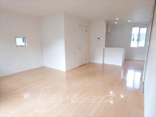 広島市安佐北区口田南７丁目のアパートの居間・リビング|ゆったり１６．３帖のLDK