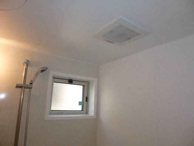 アドラブールＥの浴室|浴室窓