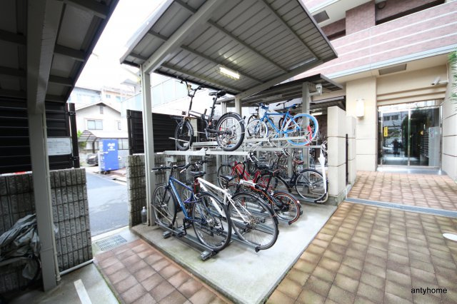 レジュールアッシュ梅田イースト　仲介手数料無料の駐車場