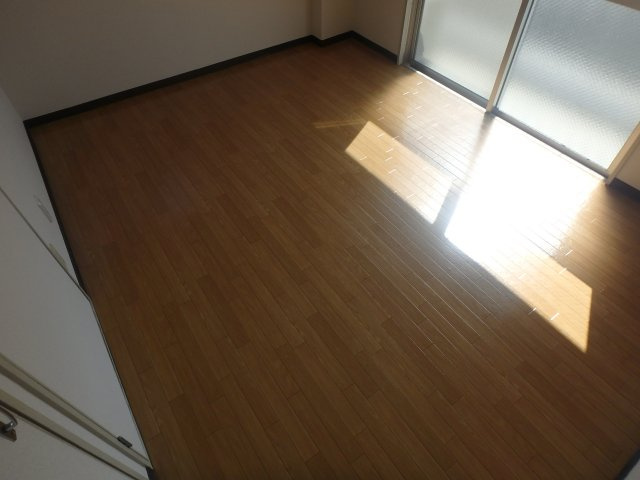 エクセル花園の洋室