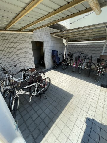 ビジタル湊町3の駐車場