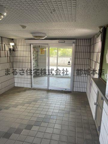 ロワイヤルヒルズ「水道料込み」のエントランス