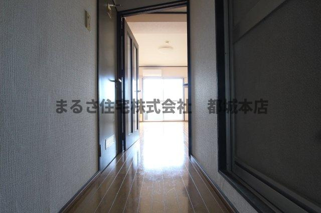 ロワイヤルヒルズ「水道料込み」の玄関