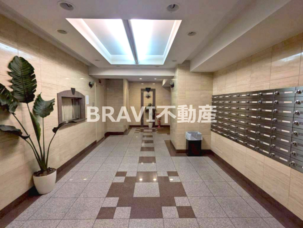 グラマシー心斎橋東　BRAVI不動産のロビー