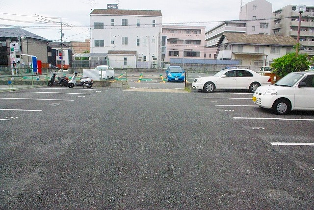 沓形モータープールの外観