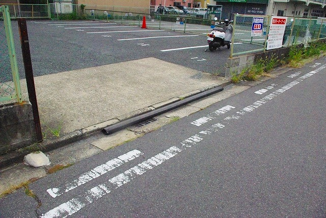 沓形モータープールの外観
