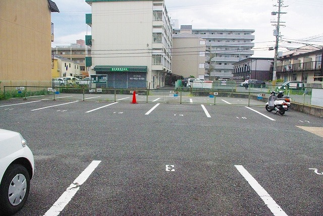 沓形モータープールの外観