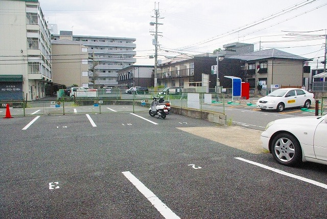 沓形モータープールの外観