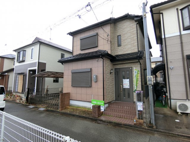 神戸市西区竜が岡2丁目　中古戸建の前面道路含む現地写真|堂々とした外観が素敵ですね