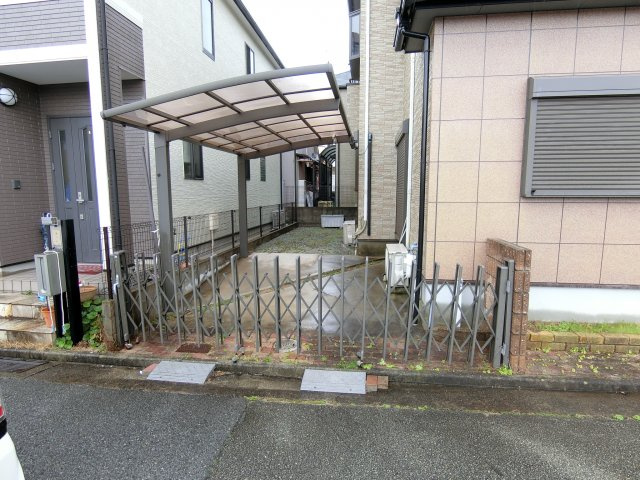 神戸市西区竜が岡2丁目　中古戸建の駐車場|カースペースは２台駐車可能　