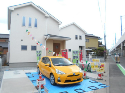 【駐車場】 | 伊奈町　小室　全2棟　2号棟　63坪　らすと1棟 | 駐車並列2台。らすと1棟。63坪。ローン相談も大丈夫。2590から2490万円に価格変更です。