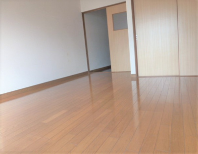 【居間・リビング】 | パーク富士 | こちらのリビングで趣味の時間をお楽しみください