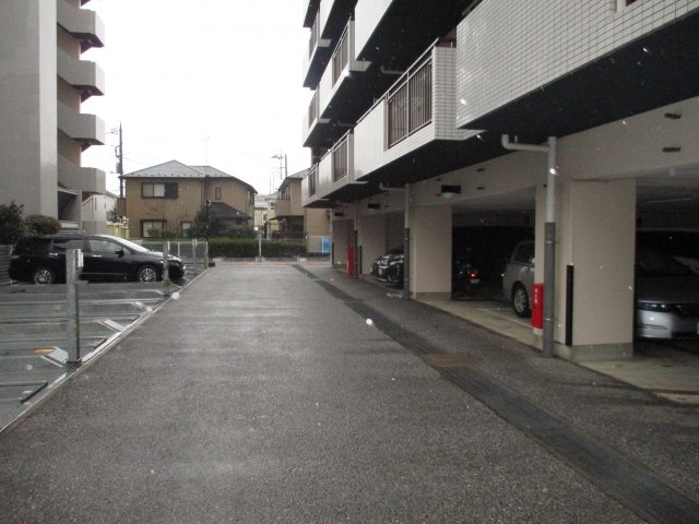 ウォームライトレジデンスⅡ号棟　習志野市屋敷４丁目　中古マンションの駐車場|駐車場があります