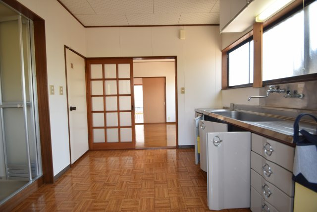 富士見コーポの居間・リビング|玄関から室内