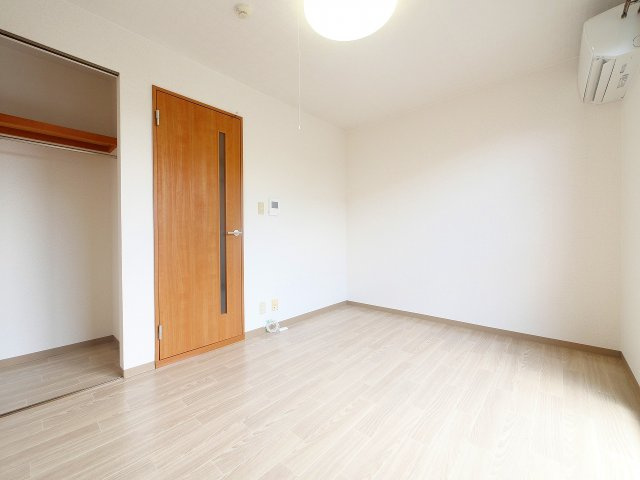 メゾンユーガの洋室|明るい洋室です。