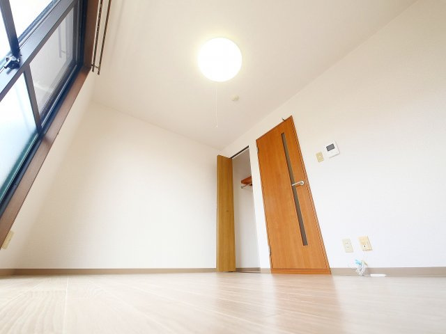 メゾンユーガの洋室|明るい洋室です