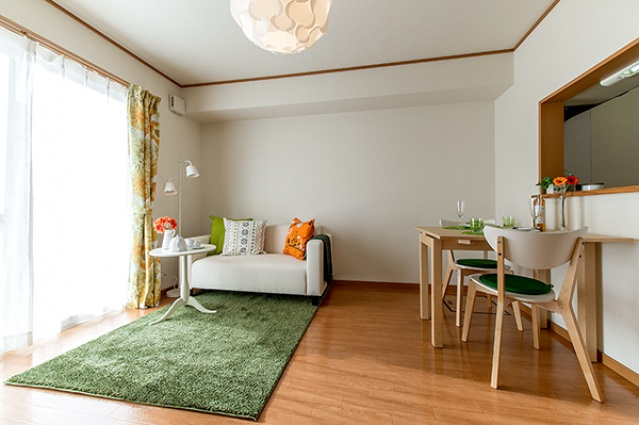 シャレーコーセイ壱番館の居間・リビング