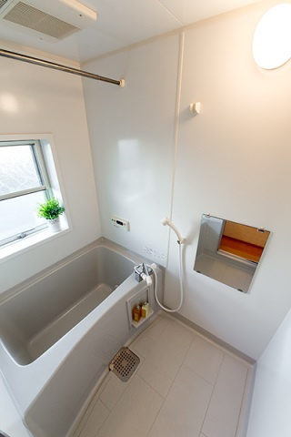 シャレーコーセイ壱番館の浴室