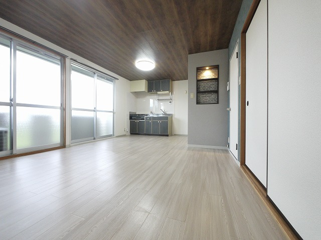 レジデンスボナール　Ⅰの居間・リビング|こちらの居間で趣味の時間をお楽しみください