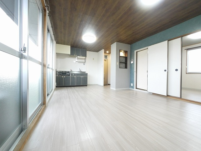 レジデンスボナール　Ⅰの居間・リビング|ゆったりとしたリビングです