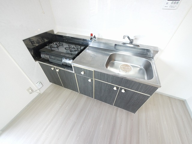 レジデンスボナール　Ⅰのキッチン|コンパクトなキッチンで掃除もラクラク