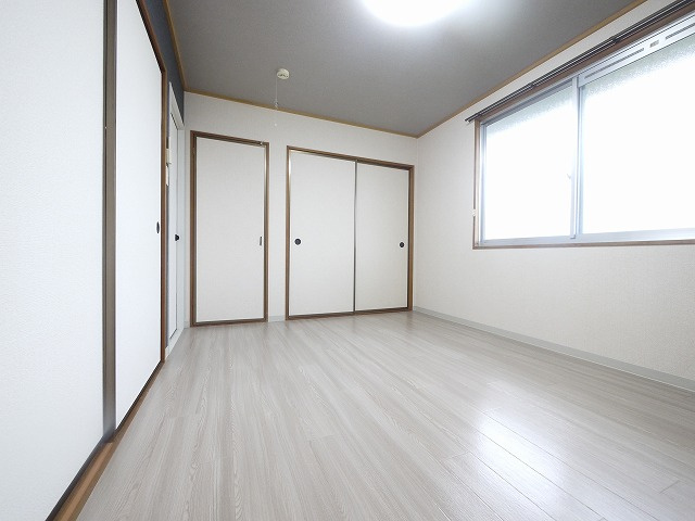 レジデンスボナール　Ⅰの洋室|落ち着いた色調の洋室です