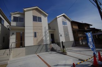 【外観】 | ２号棟　現地（2019年6月）撮影
堂々完成しました！即入居できます！
敷地面積131㎡（39.62坪）。
駐車並列2台可能です。