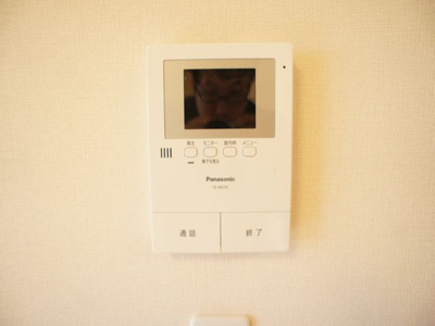 【セキュリティ】 | フランボワーズ | 訪問者の確認ができるTVドアホン付きです♪