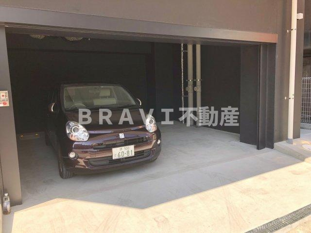 DWELL GALAXY（ドエルギャラクシー）　BRAVI不動産の駐車場|【DWELL GALAXY】駐車場があるので、車を買う予定の方も安心です