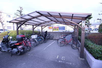 【その他共用部分】 | プロスベール高安 | 屋根付き駐輪場♪