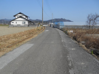 【前面道路含む現地写真】
