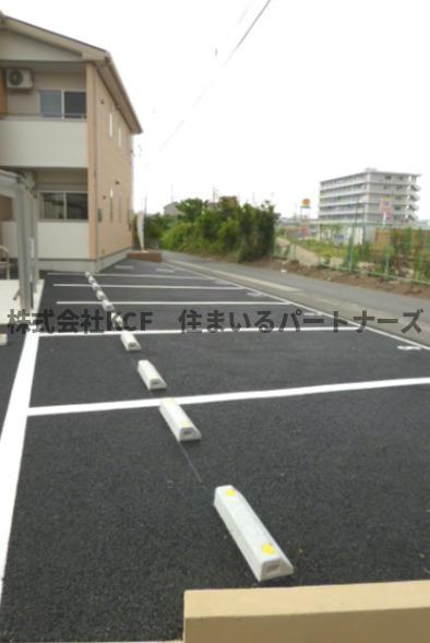 カーサ・レイデンの駐車場|車をお持ちの方に嬉しい駐車場付きの物件です