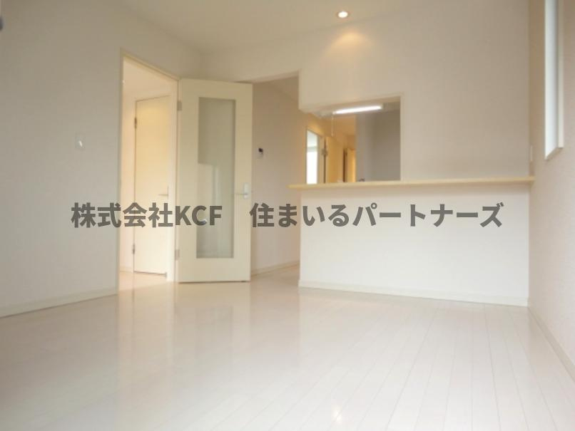 カーサ・レイデンの居間・リビング|こちらの居間で趣味の時間をお楽しみください