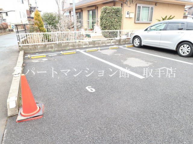 エルシオンヒルズの駐車場