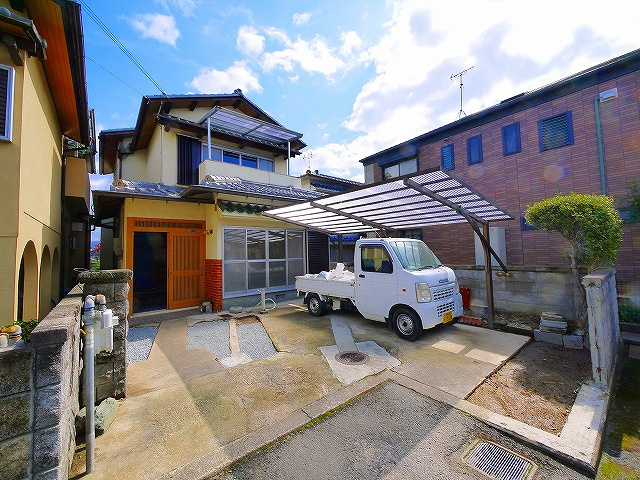 宝来3丁目邸の駐車場|駐車場があるので、車を買う予定の方も安心です