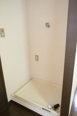 シティハイムストークの洗面所|広々の洗濯機置き場