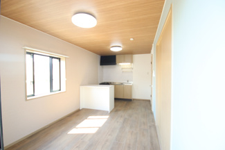 【居間・リビング】 | フレッシュグリーン２１　Ａ | こちらの居間で趣味の時間をお楽しみください