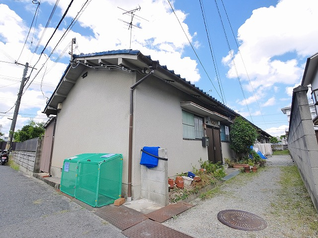 内山貸家の外観|昔懐かしい外観です。