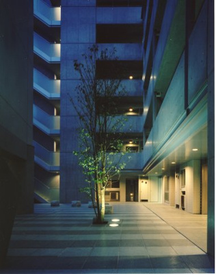 【ロビー】 | フローラル東葛西Ⅵ | 吹き抜けの中庭。お子様を遊ばせるのに十分なスペースです。