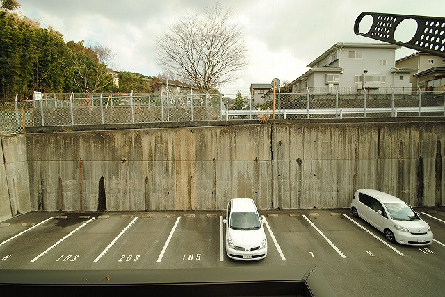 ラヴィーンコートの駐車場