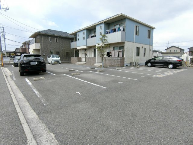 クラヴィエBの駐車場