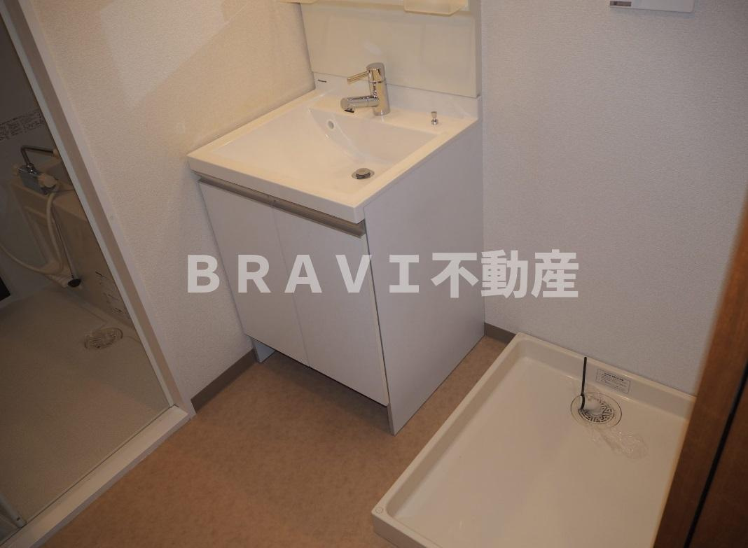 グレイス今里　BRAVI不動産の洗面所|【グレイス今里】忙しい朝には欠かせない洗面所です