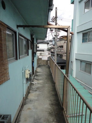 【エントランス】 | 松澤アパート | 2階の共用通路です☆左手にお部屋があります♪