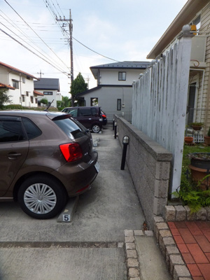 【駐車場】 | パレット新百合ヶ丘参番館 | いつでも目の届く敷地内に駐車場があります♪荷物がかさばりがちなお買物にも、敷地内駐車場があると便利ですよね☆