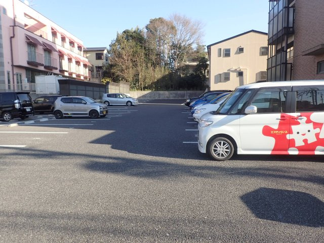 カーサコモダ新舞子Bの駐車場