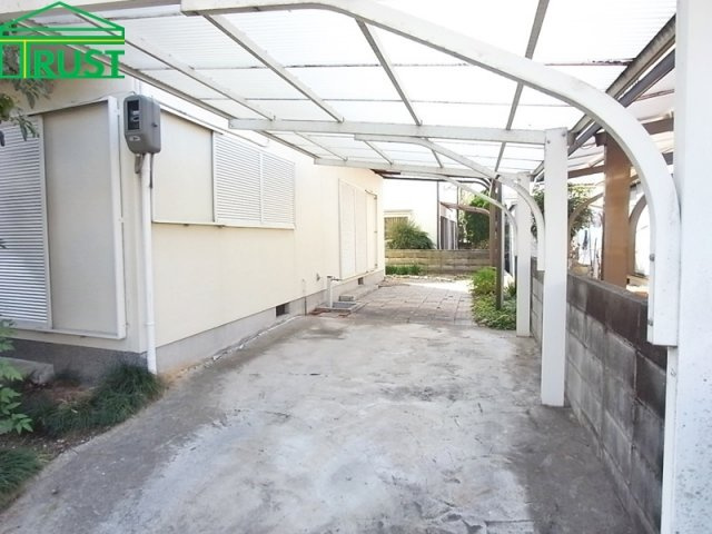神戸市西区玉津町水谷　中古戸建の駐車場