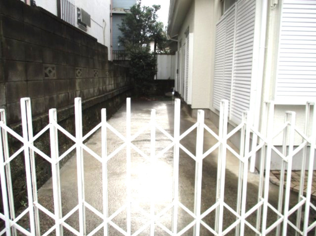花見川区柏井４丁目　中古戸建　内外装リノベーション住宅の駐車場|カースペースがあります