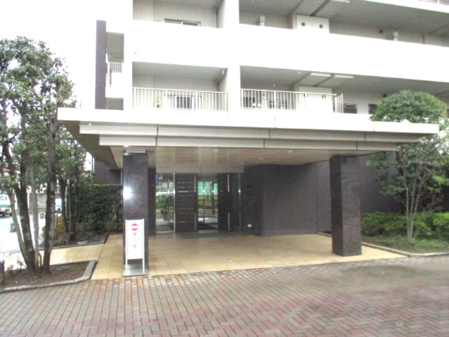 インプレスト東船橋１階　船橋市中野木１丁目　中古マンション　リフォーム済のエントランス|清潔なエントランスです